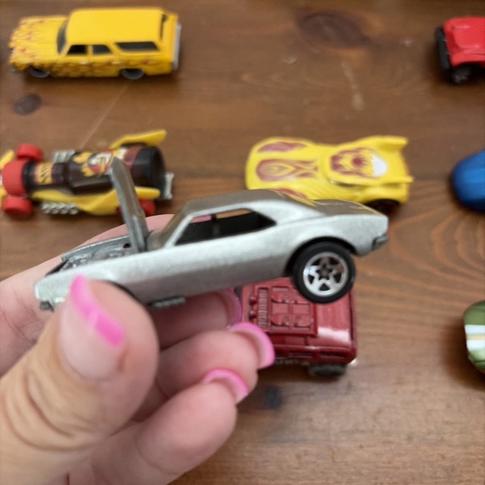 Lot Of 16 Assorted Hot Wheels Diecast Cars - Picture 6 of 7